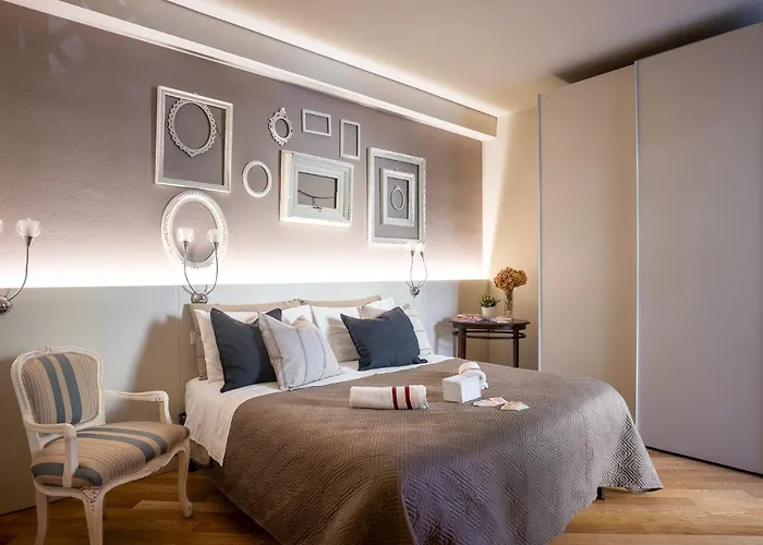 Elegant Location In - 2 Free Parking!