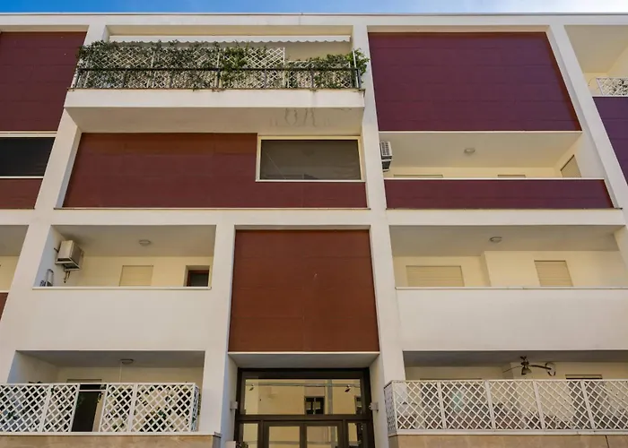 Elegant Location In - 2 Free Parking!